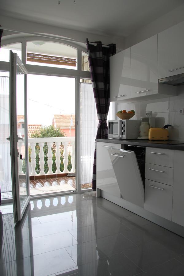 Apartment Paula With Private Jacuzzi And Parking- Near The Beach Zadar Exterior foto