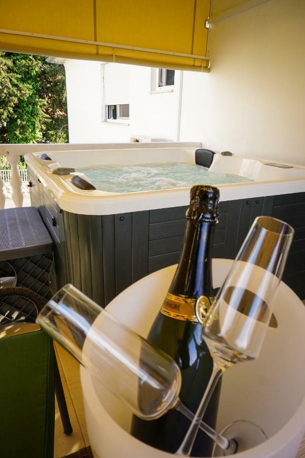 Apartment Paula With Private Jacuzzi And Parking- Near The Beach Zadar Exterior foto