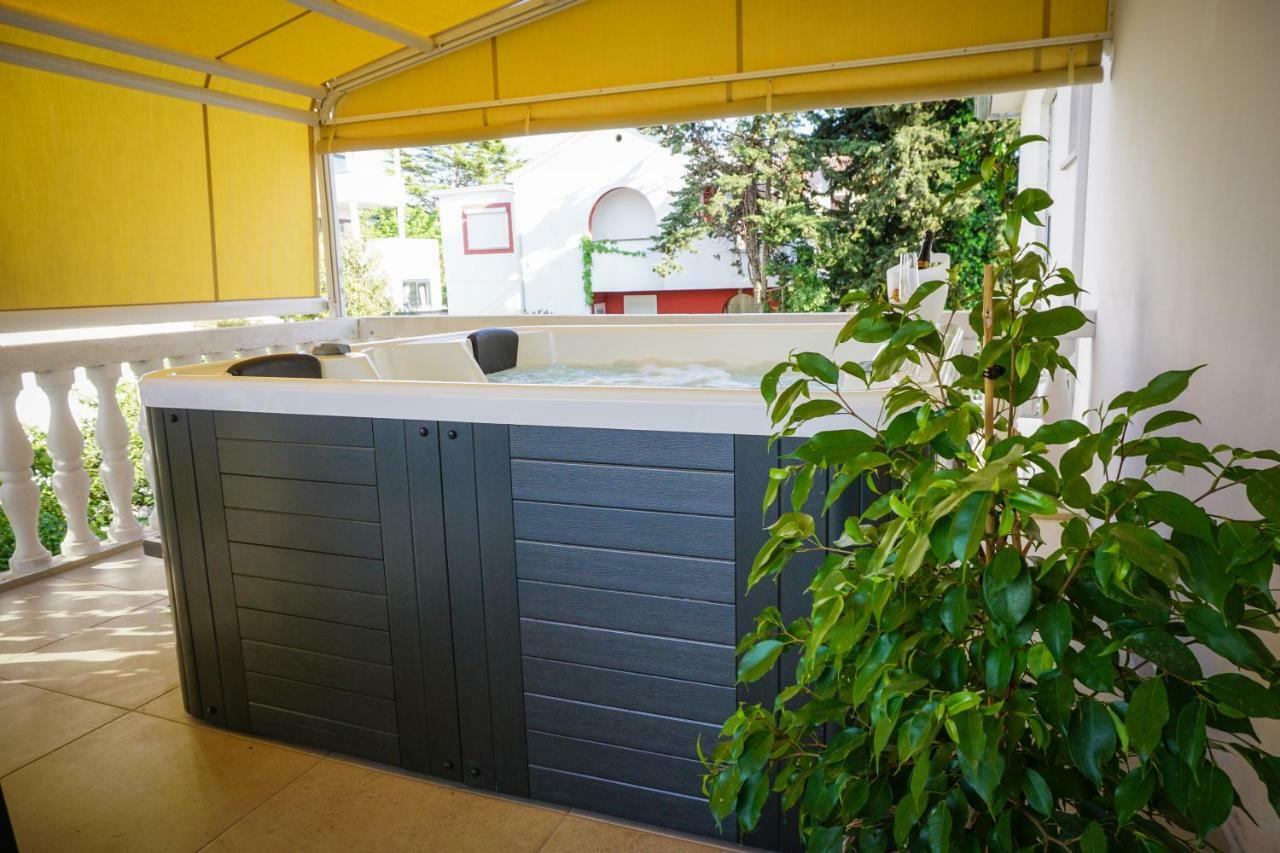 Apartment Paula With Private Jacuzzi And Parking- Near The Beach Zadar Exterior foto