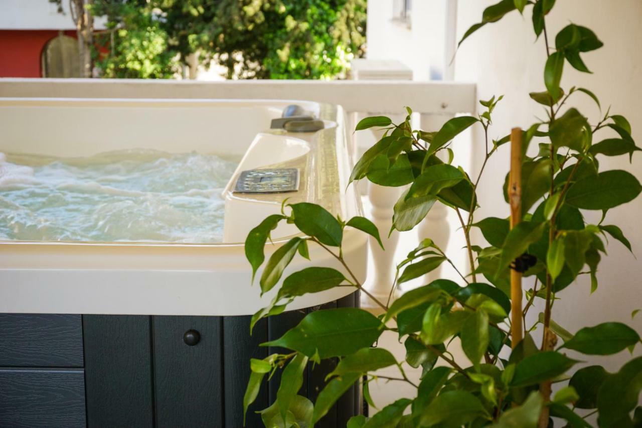 Apartment Paula With Private Jacuzzi And Parking- Near The Beach Zadar Exterior foto