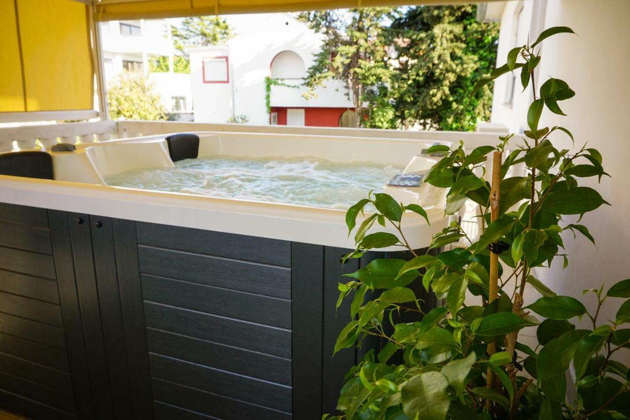Apartment Paula With Private Jacuzzi And Parking- Near The Beach Zadar Exterior foto