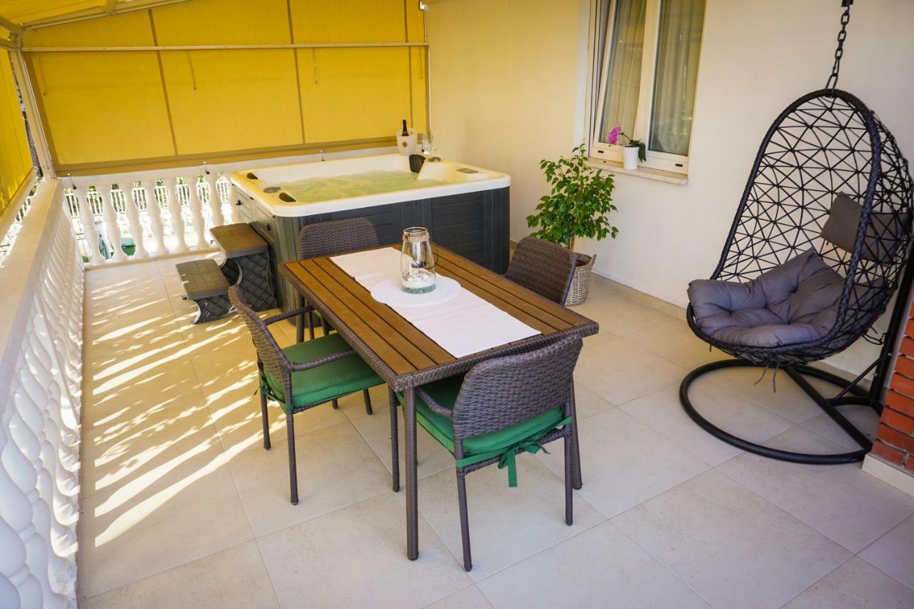 Apartment Paula With Private Jacuzzi And Parking- Near The Beach Zadar Exterior foto