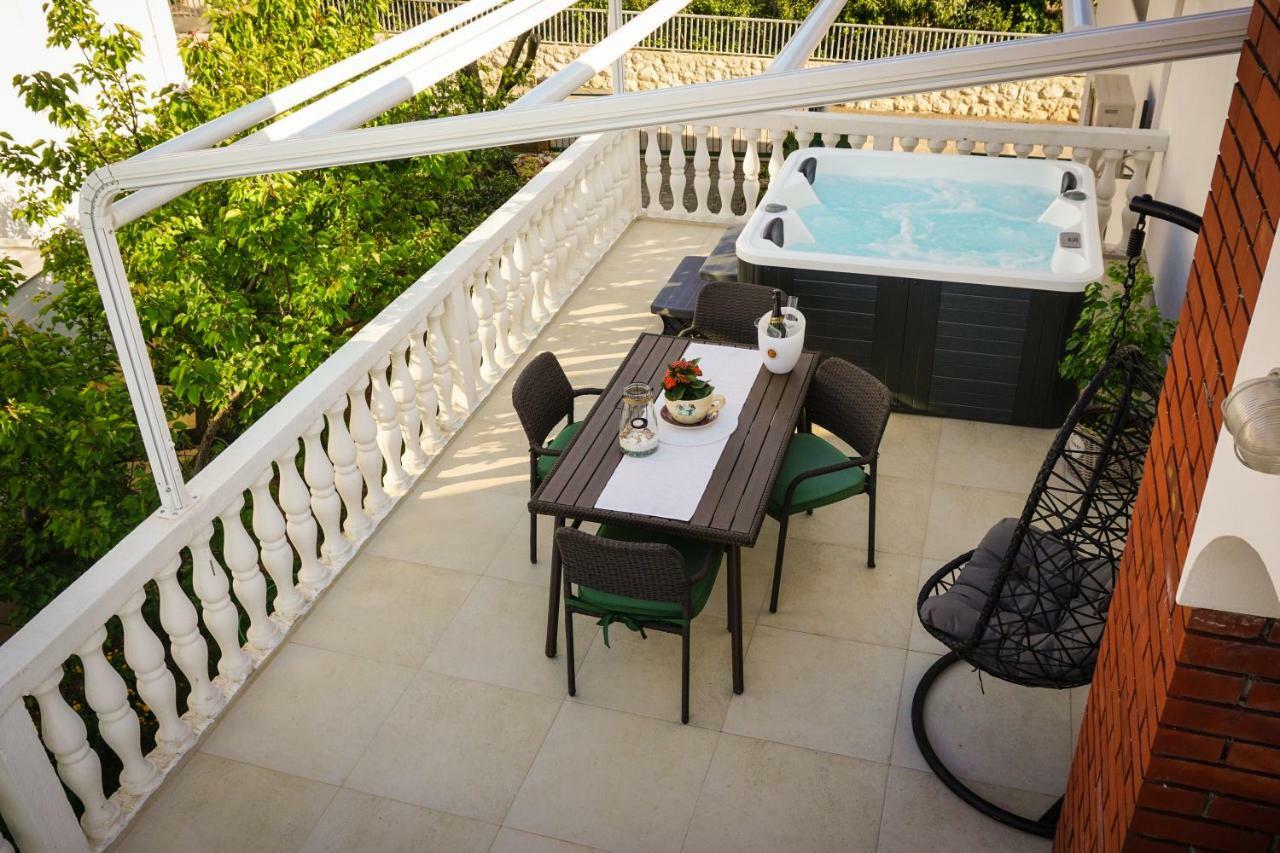 Apartment Paula With Private Jacuzzi And Parking- Near The Beach Zadar Exterior foto