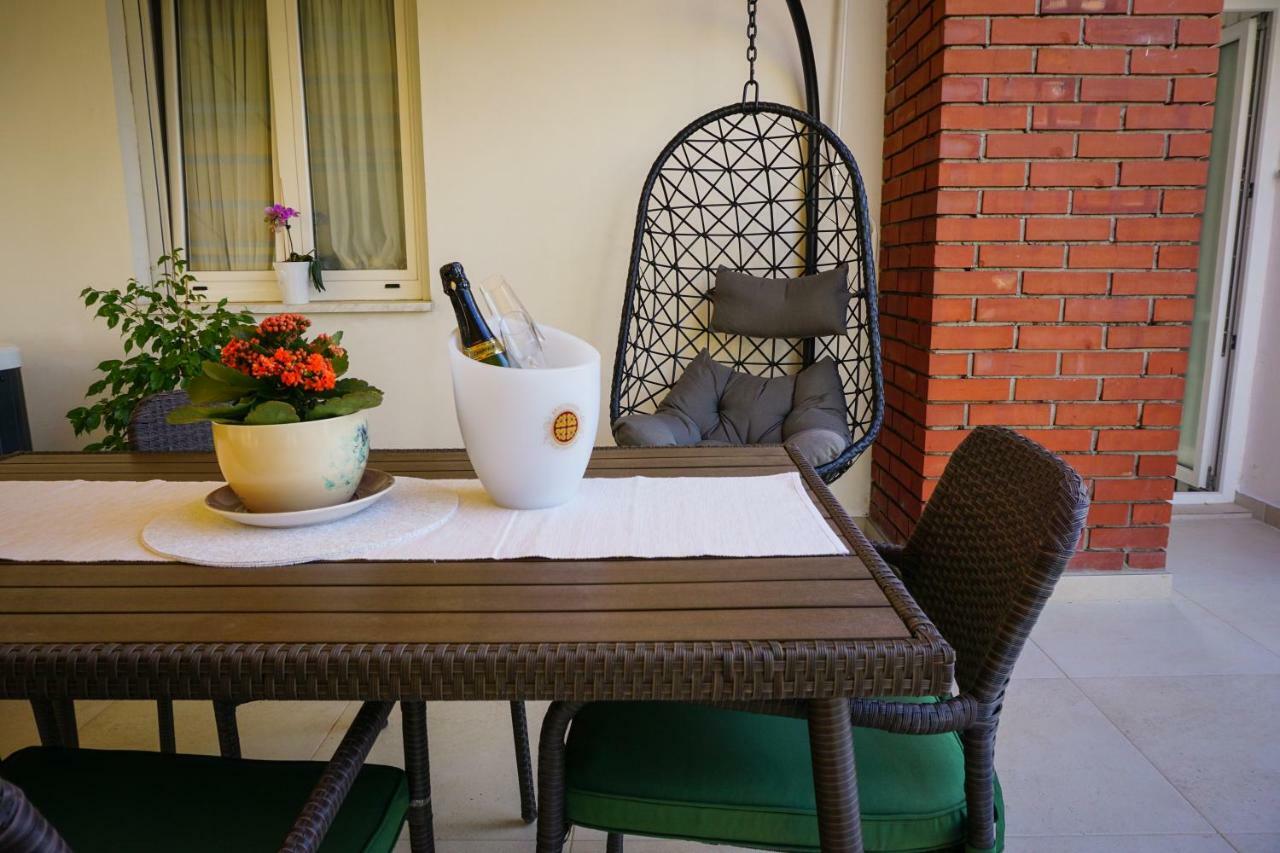 Apartment Paula With Private Jacuzzi And Parking- Near The Beach Zadar Exterior foto