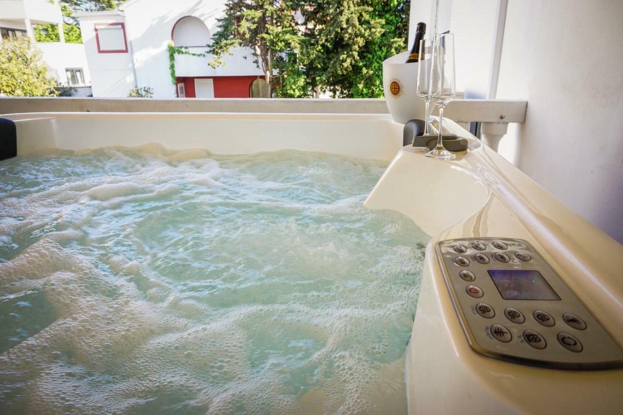 Apartment Paula With Private Jacuzzi And Parking- Near The Beach Zadar Exterior foto