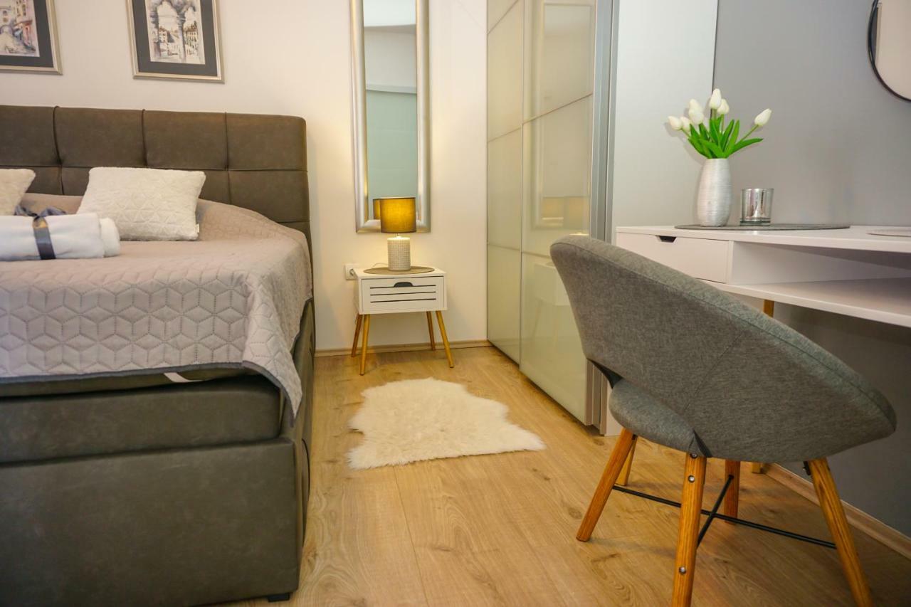 Apartment Paula With Private Jacuzzi And Parking- Near The Beach Zadar Exterior foto