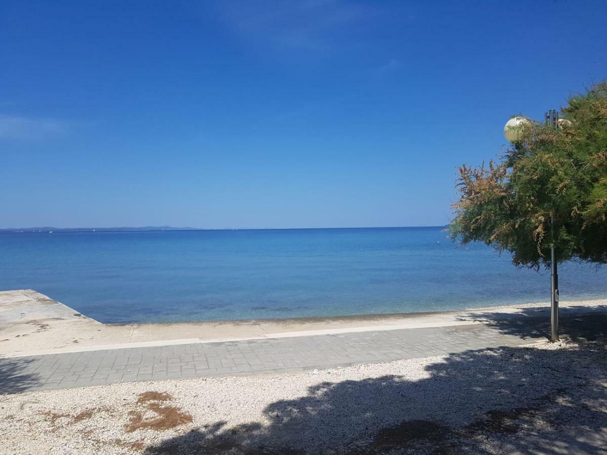 Apartment Paula With Private Jacuzzi And Parking- Near The Beach Zadar Exterior foto