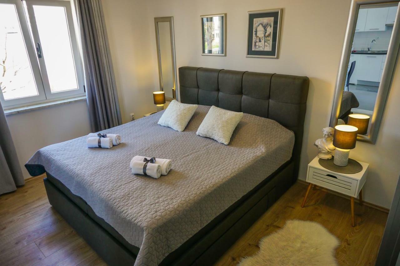 Apartment Paula With Private Jacuzzi And Parking- Near The Beach Zadar Exterior foto
