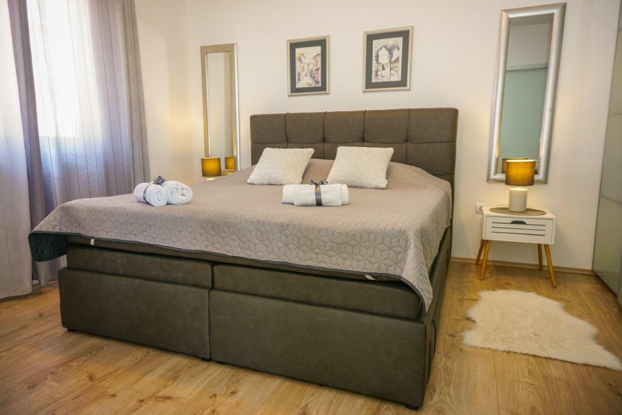 Apartment Paula With Private Jacuzzi And Parking- Near The Beach Zadar Exterior foto